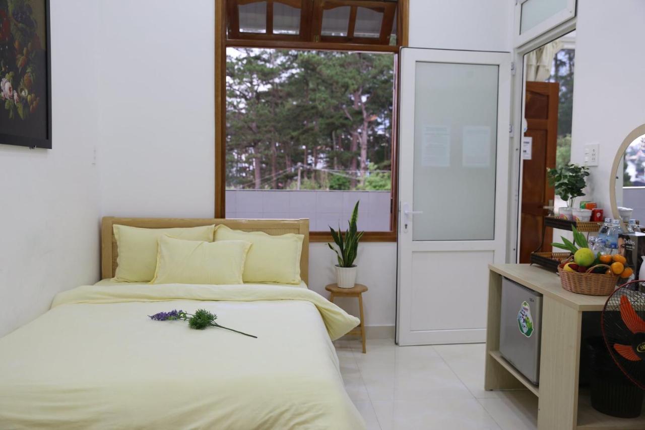 Strawberry Hotel Dalat エクステリア 写真