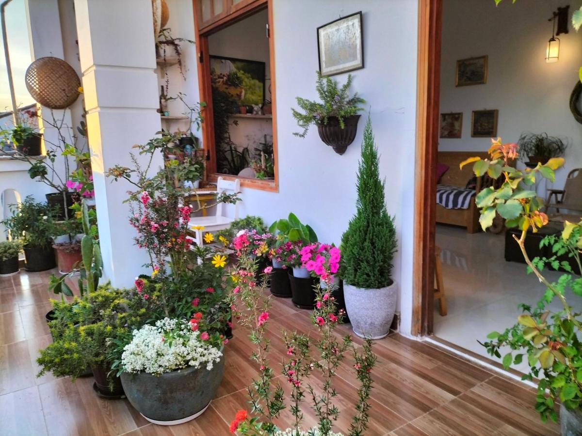 Strawberry Hotel Dalat エクステリア 写真