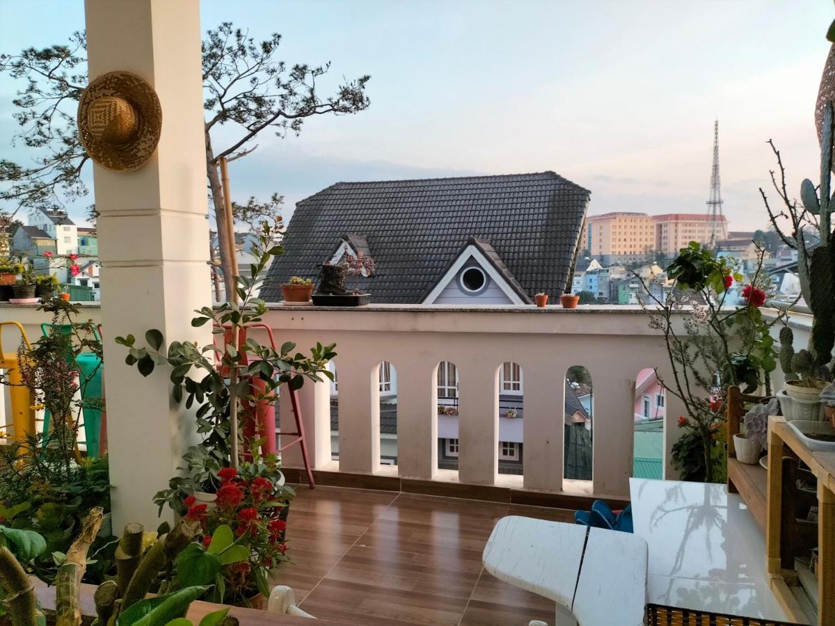 Strawberry Hotel Dalat エクステリア 写真