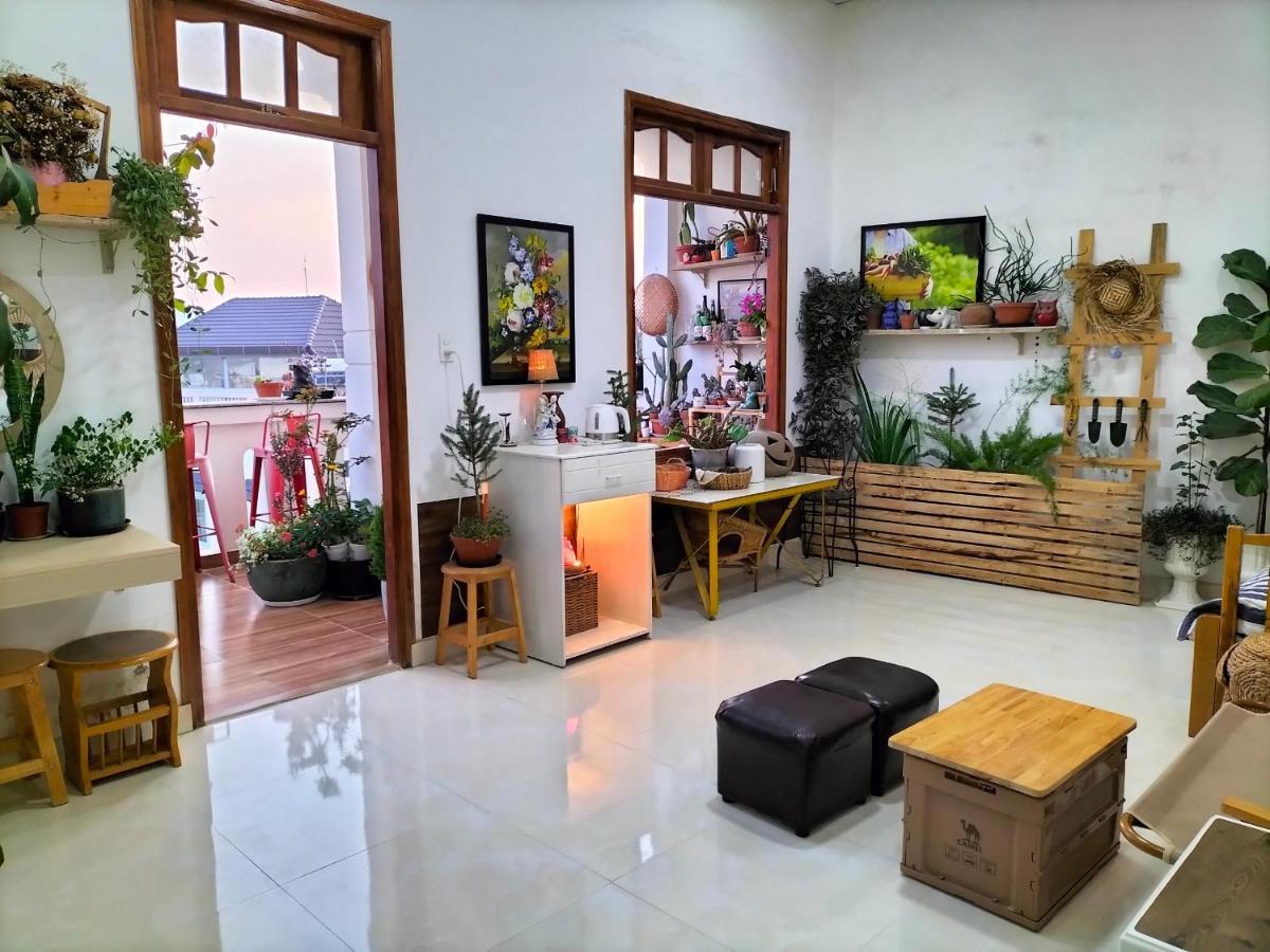 Strawberry Hotel Dalat エクステリア 写真