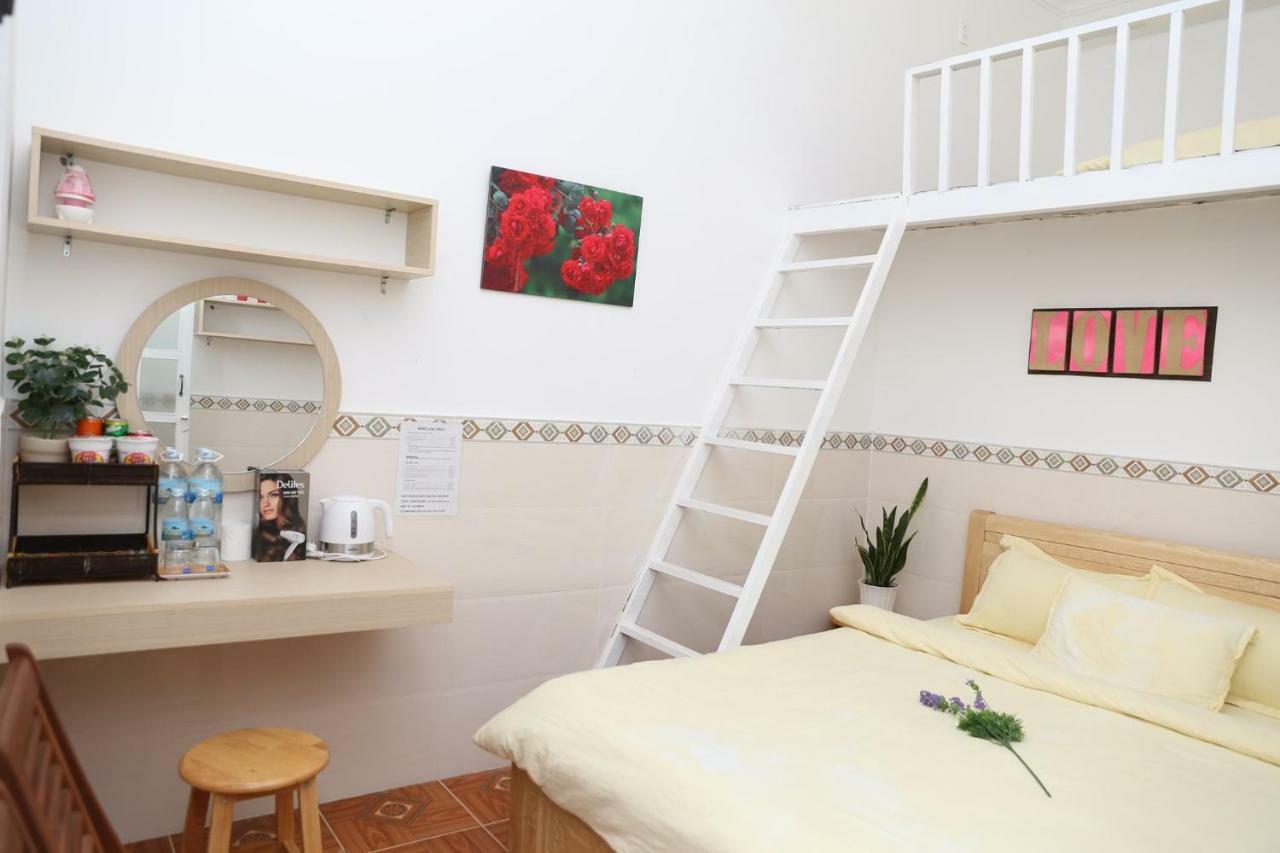 Strawberry Hotel Dalat エクステリア 写真
