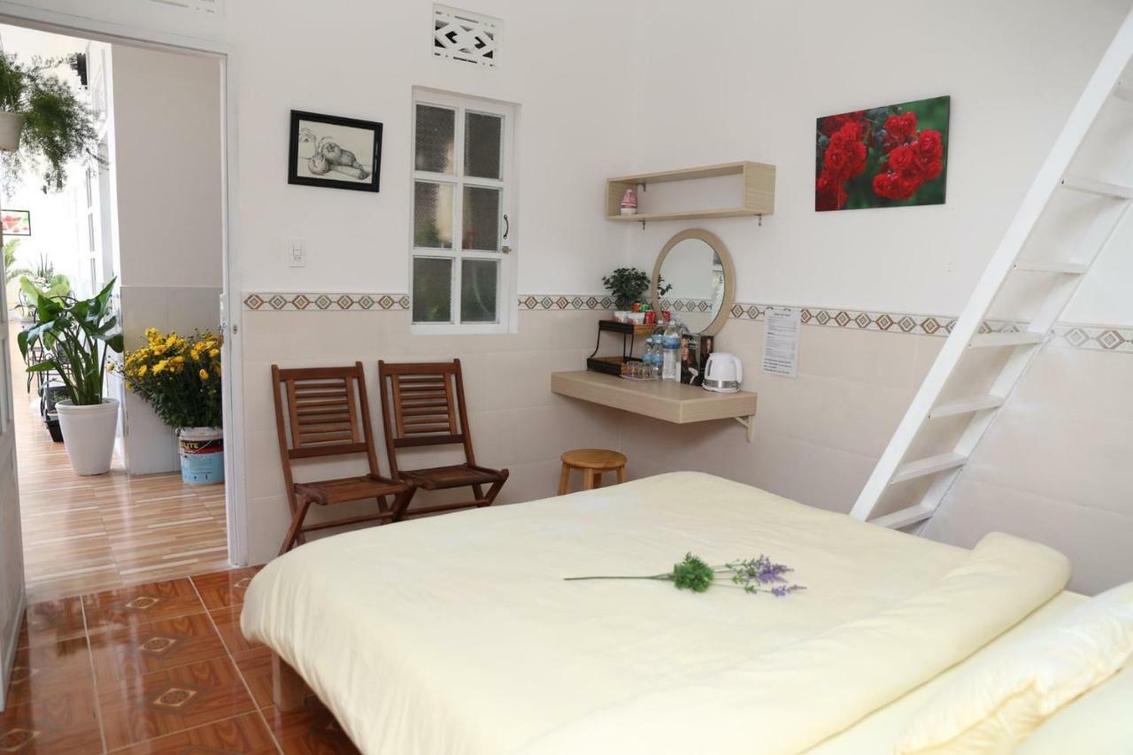 Strawberry Hotel Dalat エクステリア 写真
