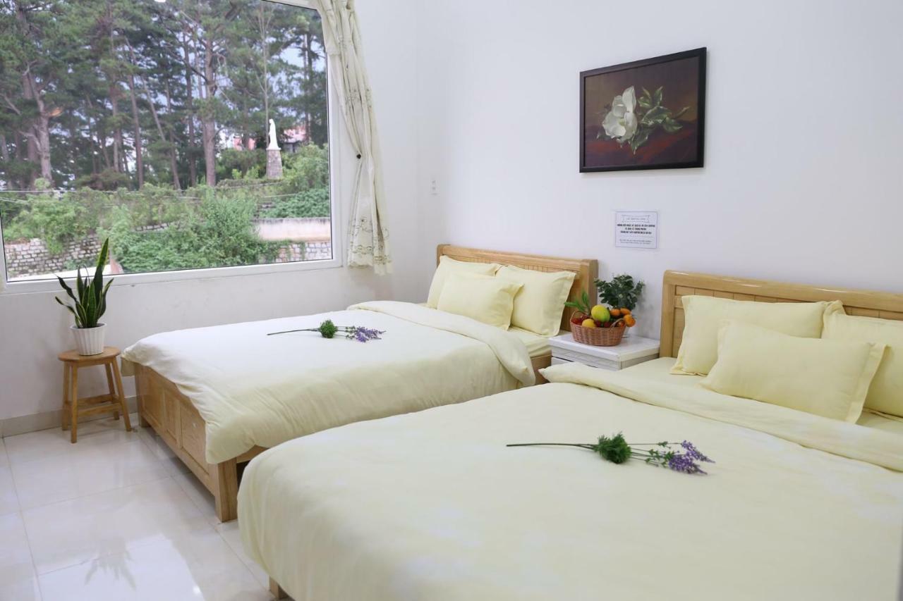 Strawberry Hotel Dalat エクステリア 写真