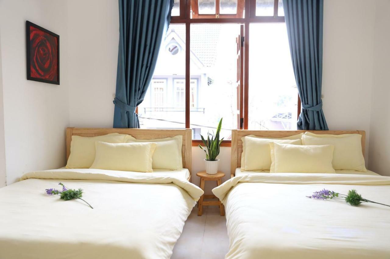 Strawberry Hotel Dalat エクステリア 写真