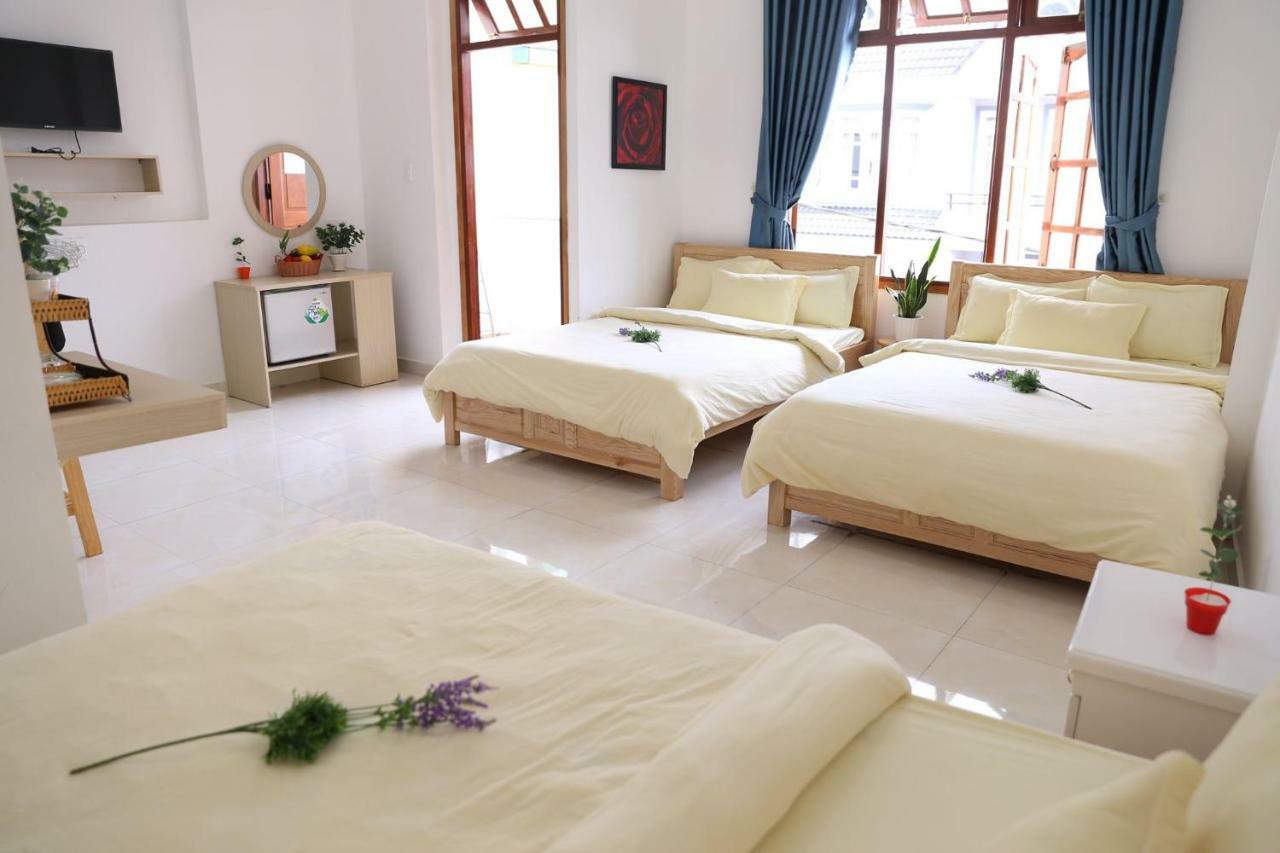 Strawberry Hotel Dalat エクステリア 写真