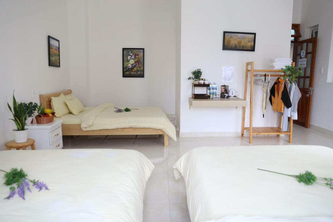 Strawberry Hotel Dalat エクステリア 写真