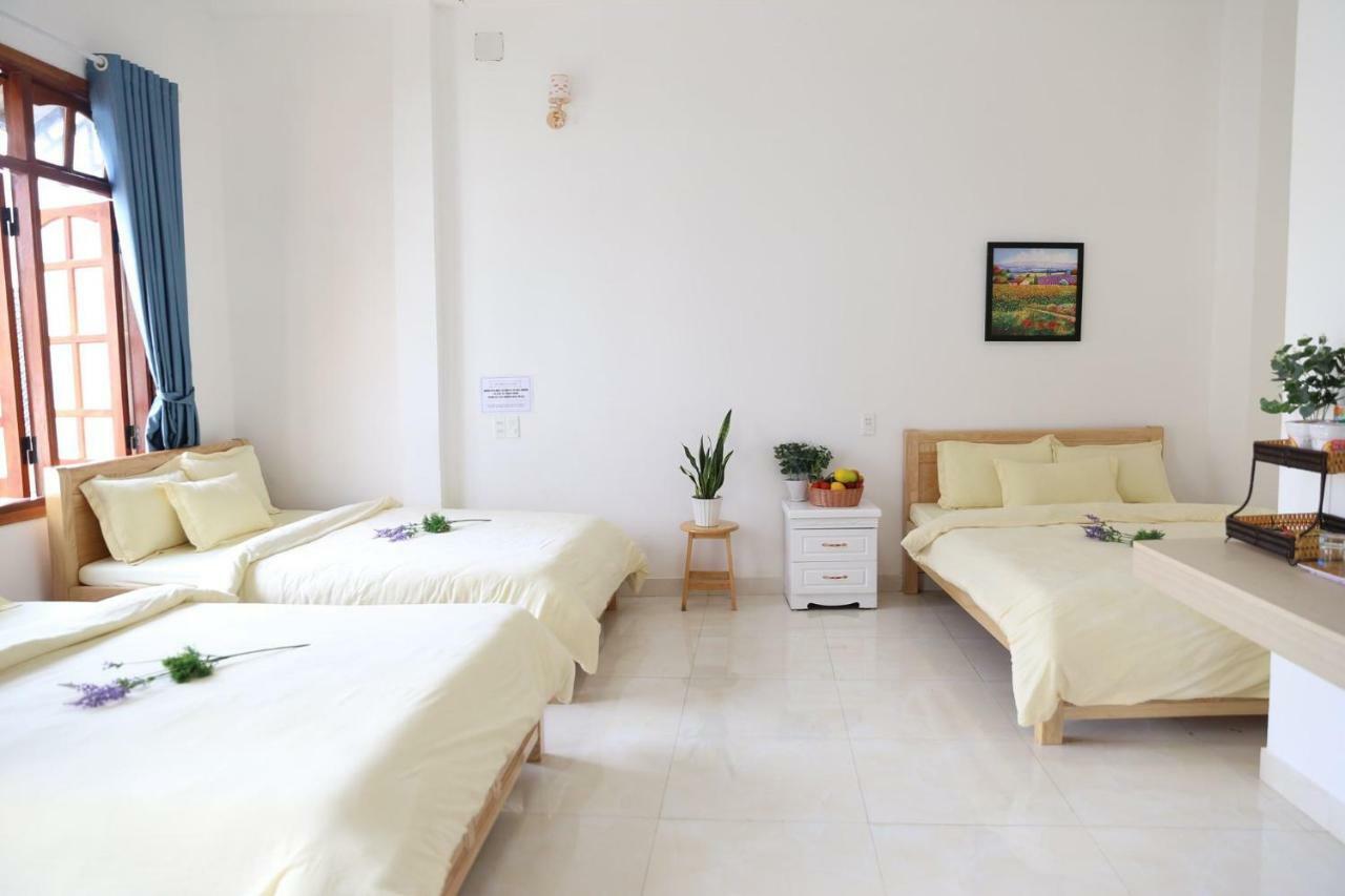 Strawberry Hotel Dalat エクステリア 写真